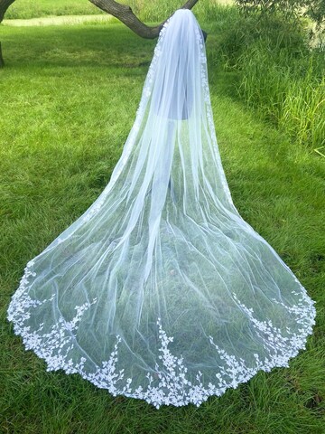 Long Flowered Wedding veil cathedral off-white bridal veil floral lace veil Boho bridal Embroidered Flower Veil leaves veil one tier veil