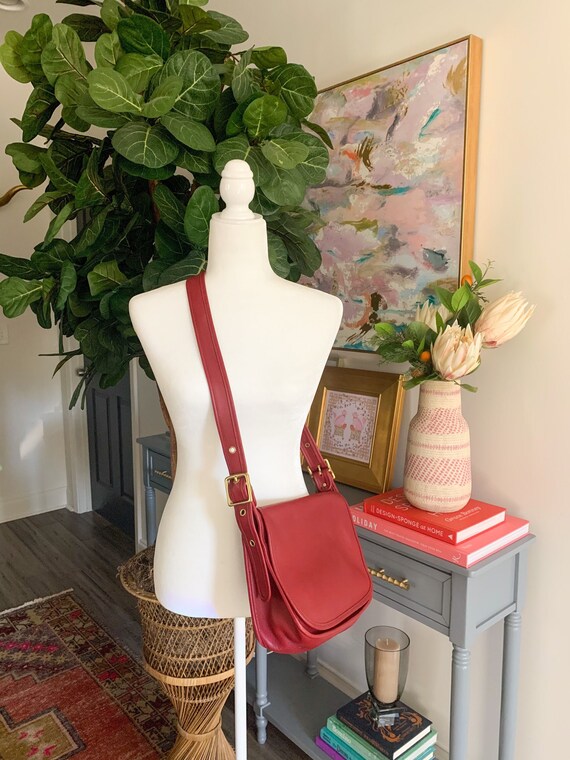 Vintage Red COACH Handbag // Crossbody Bag