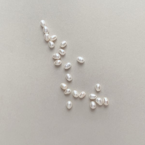 High Quality Natural White Rice Tiny Seed Pearl Beads, Freshwater Pearls, Loose Pearl Drilled AA+ Pearl for Jewellery Making Crafting 3-4mm