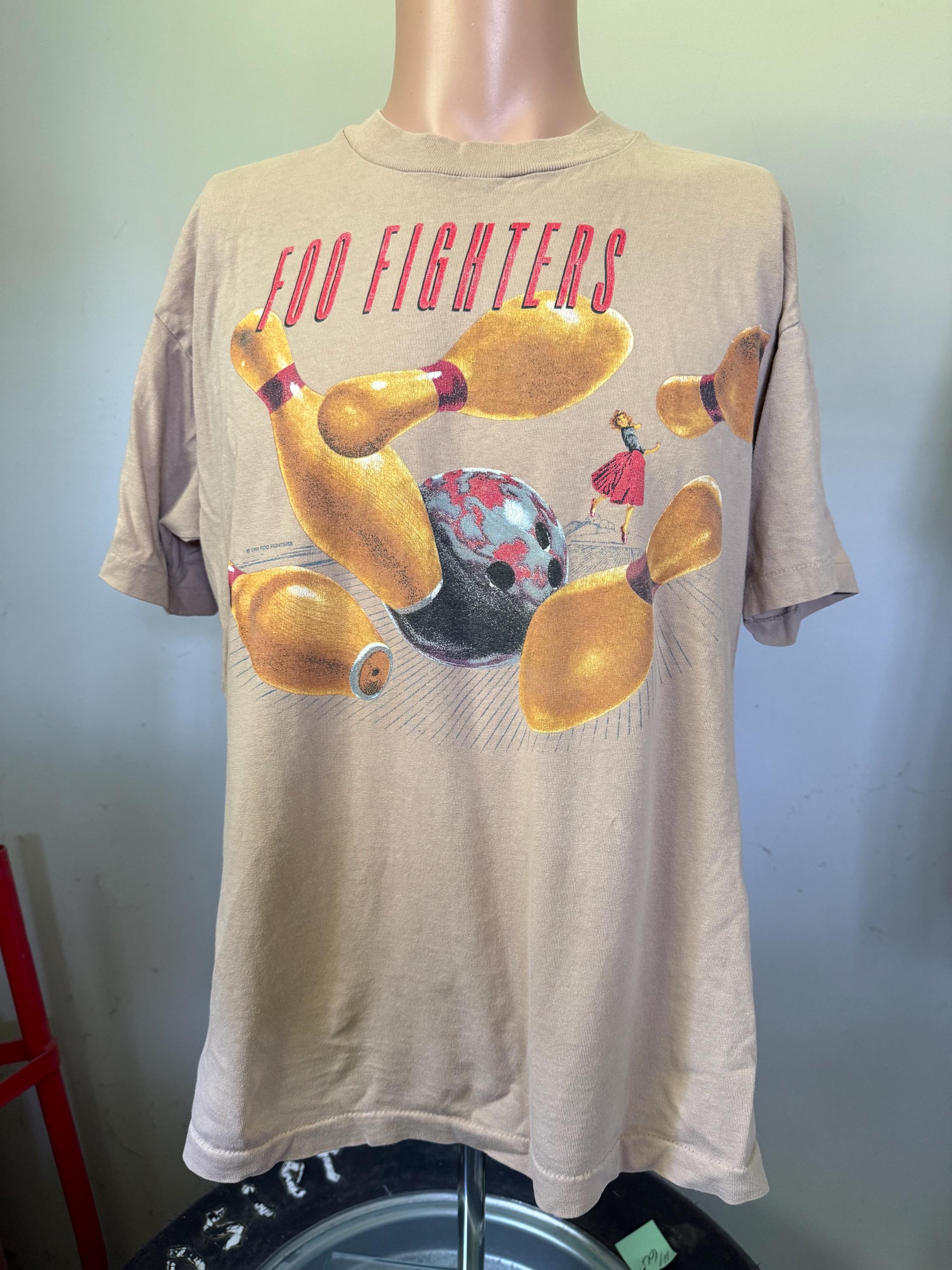 トップス 96 Foo Fighters Bowling Pins Tour T L 96 Foo Fighters Bowling Pins Tour T L
