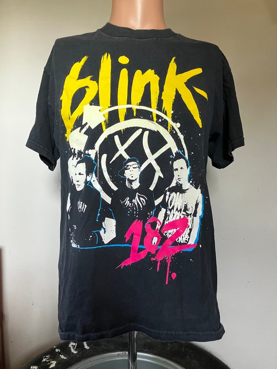 Blink 182 Rock Shirt Vintage Band Tour Merch Tee - iTeeUS