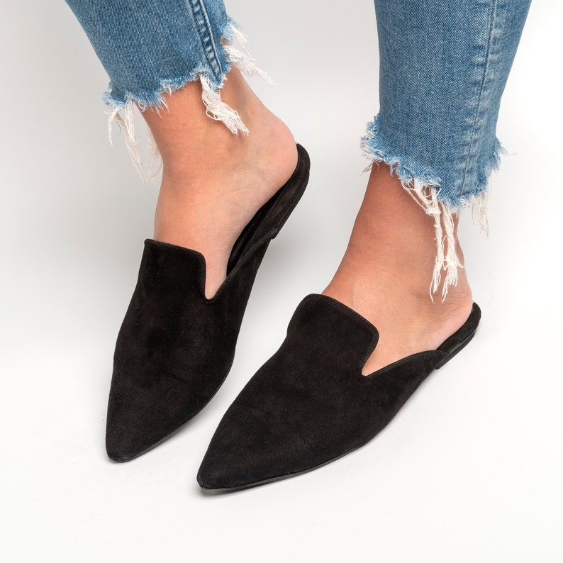 black flat pointed mules