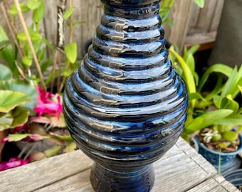 Jarrón de cerámica hecho a mano - Espirales en azul medianoche y azul claro - Casi 23 cm de alto