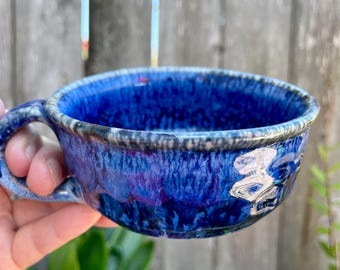 Taza de porcelana artesanal para sopa o café con leche - Taza artesanal - Tonos azules fundidos sobre azul claro - Capacidad: 325 ml (11 onzas)