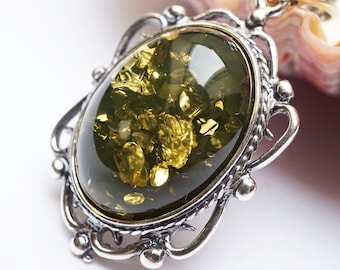 Pingente de âmbar báltico natural em estilo vintage, pingente de âmbar verde, pingente de âmbar verde feito à mão, joias de âmbar, âmbar verde, vintage