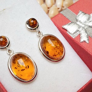 Natuurlijke oorbellen van Baltisch barnsteen, oorbellen van barnsteen, oorbellen cognacbarnsteen, oorbellen van amber en sterlingzilver, hangoorbellen van amber, biologisch cadeau