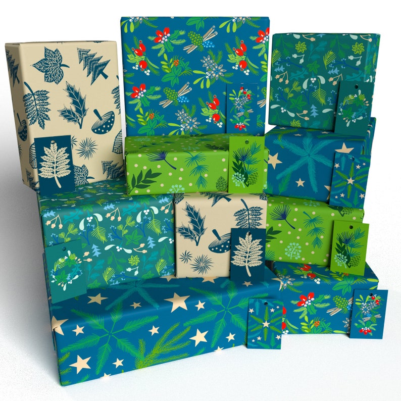 Re-wrapped: Christmas Leaves and Berries Ten Pack - 100% Recycled - ECO Festive Wrapping Paper Gift Wrap - 10 Sheets & 10 Tags (Folded) 