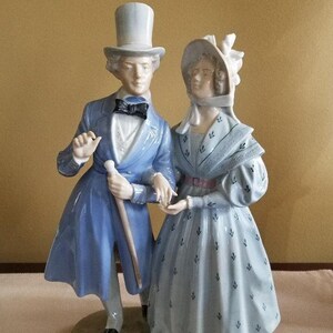 Royal Crown Strolling Couple