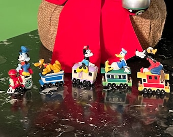 Hallmark 1998 MICKEY MOUSE EXPRESS Train 5 pc. Figurine/Ornament Set, Merry Miniatures