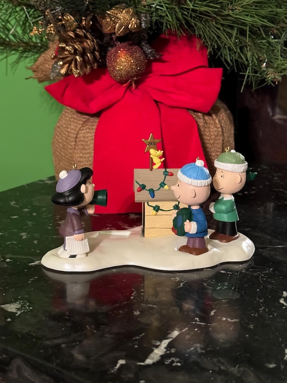 Hallmark Snoopy Christmas Ornament Display: Peanuts, Charlie Brown, Lucy, Linus