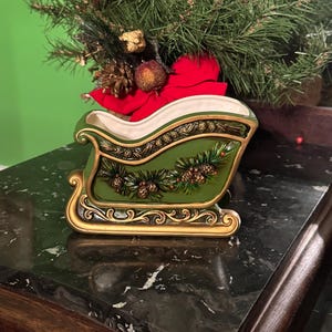 Vintage Napco Pine Cone Sleigh Planter