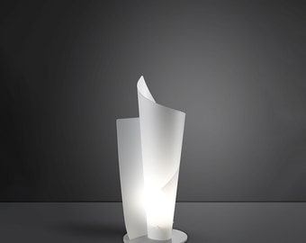 Lampada Da Tavolo Moderna A 1 Luce Vela In Polilux Bianco H50 Made In Italy