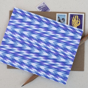 Risograph Notecard w niebieskim i fioletowym geometrycznym wzorze Chevron Kalejdoskop, puste w środku
