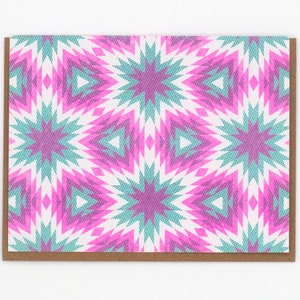 Carnet de notes pour risographes en rose et menthe, motif géométrique kaléidoscope en étoile, blanc à l'intérieur