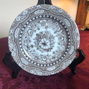 Maastricht Mosa porcelain plates. Two Beautiful detailed floral plates, 6.5 inch diameter, made in Holland