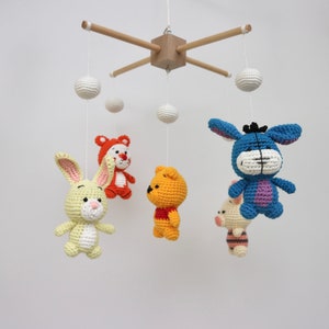 Crochet Winnie the Pooh mobile, Pooh and friends, Pooh, Piglet, Tigger,Eeyore,rabbit, Kanga, Roo, Lumpy, Nursery decor, baby gift, baby toys