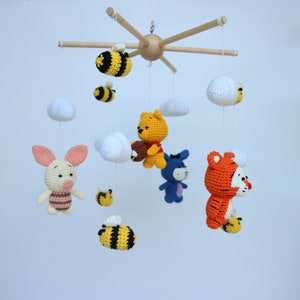 Mini Winnie the Pooh mobile, Pooh bear with bee mobile, Crochet nursery mobile ,Honey bee Flying mobile ,Crib mobile Baby shower gift