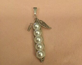 Five peas Peapod pendant