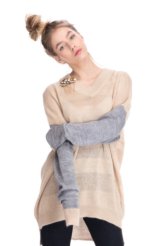 Fine knit v-neck sweater beige knitted 