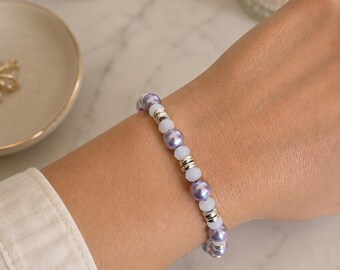 Armband mit lila Perlen | Schmuck aus Glasperlen | Versilberte Perlen | Zartes Armband | Handgefertigtes Geschenk aus Großbritannien für Sie