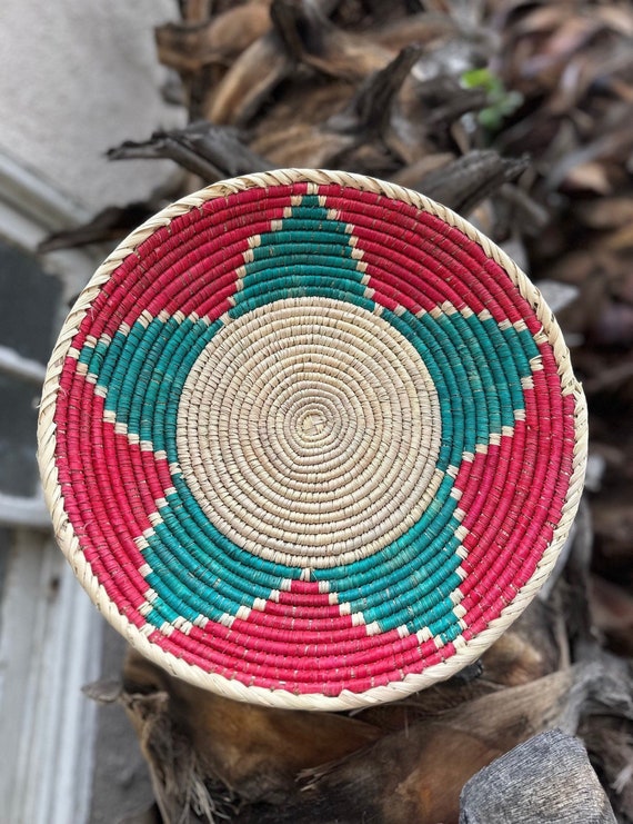 African Green Red Star Wall Basket, Valentine gift for her, Valentines Day Basket, Handwoven Wall Basket Decor, Boho Woven Wall Art