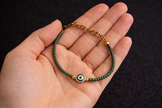 Green Beaded Evil Eye Bracelet, Minimal Nazar Bracelet, Gold Charm Bracelet, Dainty Everyday Jewelry, Gift for Her, New Year Jewelry