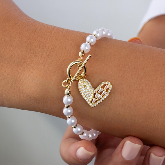 Handmade Pearl Beaded Bracelet, Vintage Crystal Heart Charm, Valentines Day Gift for Her, Romantic Jewelry Gift, Trendy Minimal Jewelry