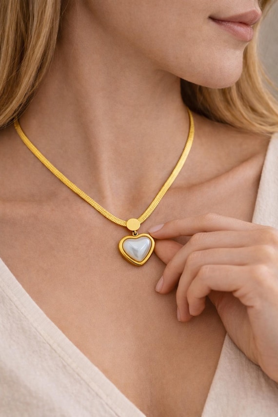 Pressed Daisy Flower Necklace, Gold Pendant Necklace for Women, Minimal Everyday Jewelry, Romantic Gift Idea, Valentines Day Gift for Her