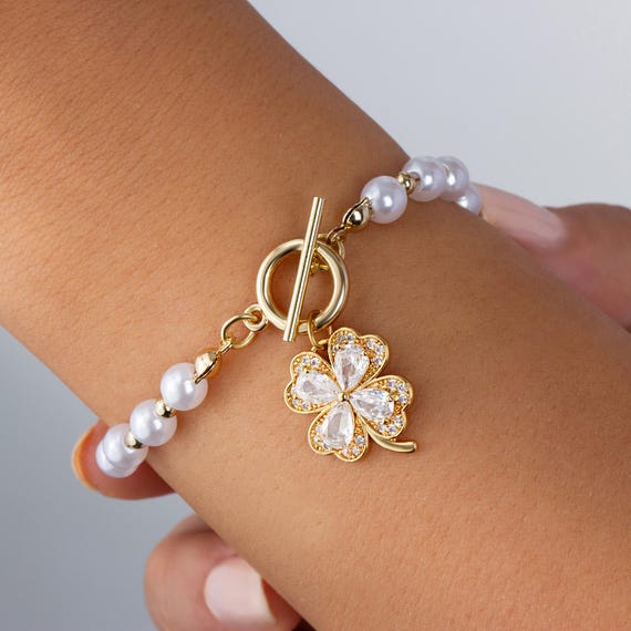 Handmade Clover Pearl Beaded Bracelet, Vintage Chain Jewelry, Valentines Day Gift for Her, Romantic Jewelry Gift, Trendy Minimal Jewelry