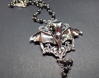 Rosary with bat and "Winged Crow skull" details : goth witchy killstar