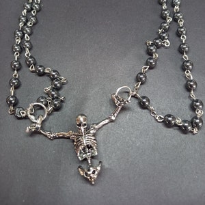 &quot;Goth Gothic Witchy Witchcraft &quot;&quot;Memento mori&quot;&quot; inspirierter doppellagiger Hexenrosenkranz mit Kreuzdetails.&quot;