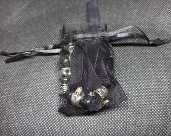 Collana girocollo in velluto nero con cammeo a forma di pipistrello e dettagli a forma di pipistrello e teschio: stile gotico e stregonesco - Italia