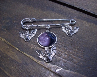 Nu Pastel Goth Gothic Witchy Vampire Luna Dracula Nosferatu Succubus Occult Pagan    3 Bat and Moon Kilt Pin Brooch