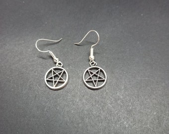 Orecchini a pentagramma invertito: gioielli gotici, satanici e da stregoneria