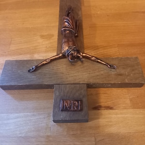 OOAK Gótico Gótico Bruxo Oculto Satânico Lúcifer reciclado e antigo pendurado na parede esculpido &quot;Acabamento em cobre envelhecido&quot; GRANDE Crucifixo Demoníaco