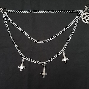 Kawaii Pastel Goth Gothic Witchy Killstar Witchcraft Ockult Pagan satanische UNISEX Ketten Anhänger mit Pentagramm und 3 umgedrehten Kruzifixen