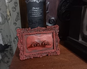 Curiosidad de rareza: Pies esqueléticos esculpidos a mano. Rareza: decoración gótica de terror espeluznante.