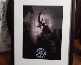 Cuadro enmarcado "Baphomet diablo satanás cabra de mendes": Curiosidades satánicas góticas y de brujería para el hogar.