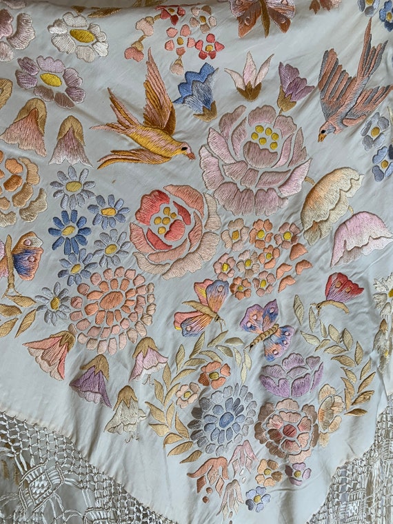 1920s Embroidered Shawl - image 2