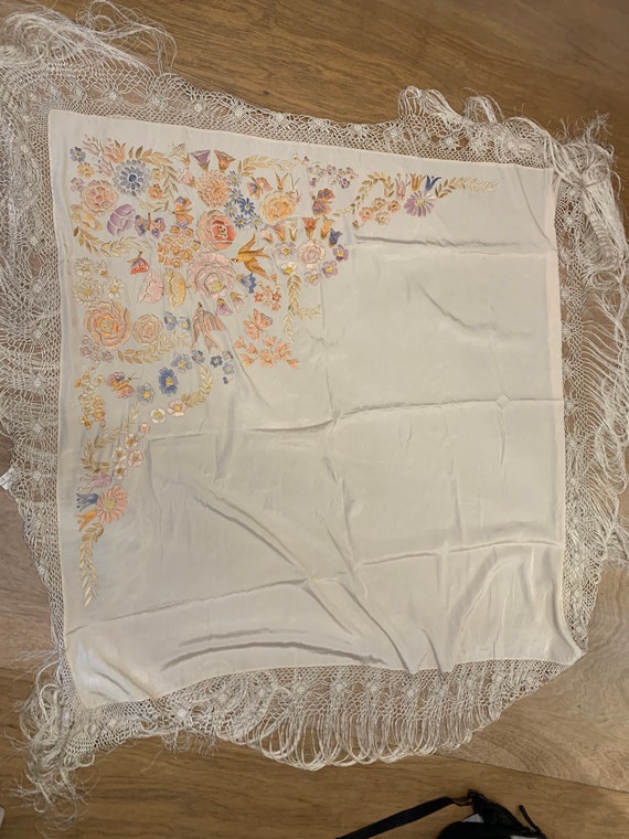 1920s Embroidered Shawl - image 3