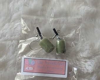 Bonitos pendientes de resina Boba verde.