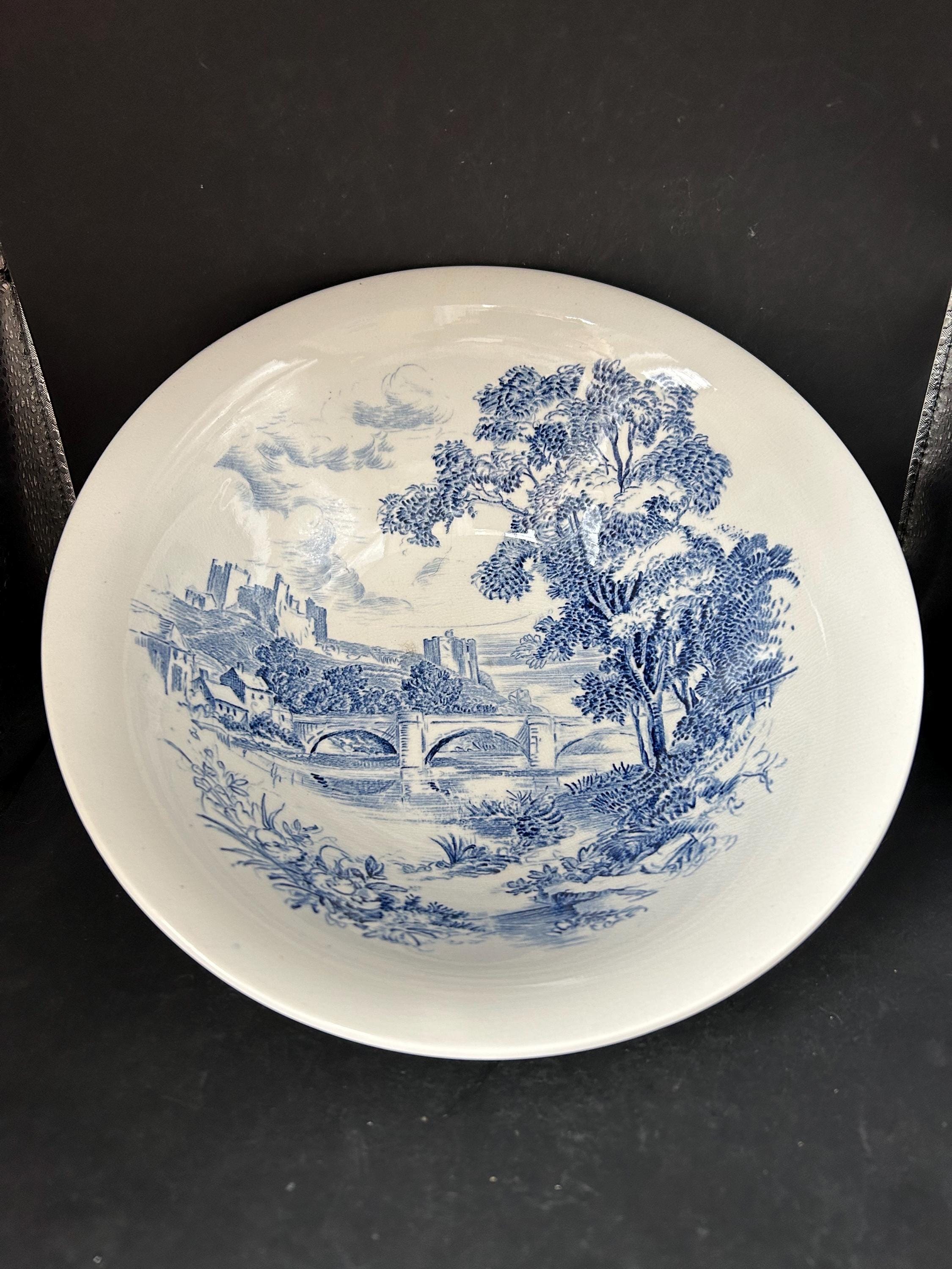 Vintage Enoch Wedgwood Countryside Round serving bowl. 8.75” x 2.75”