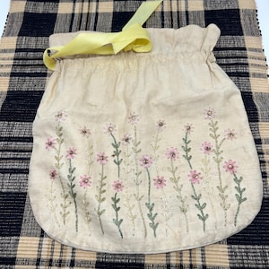 Vintage drawstring bag with embroidered flowers