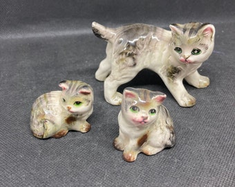 Vintage Mama cat and two kittens figurines. Set of 3