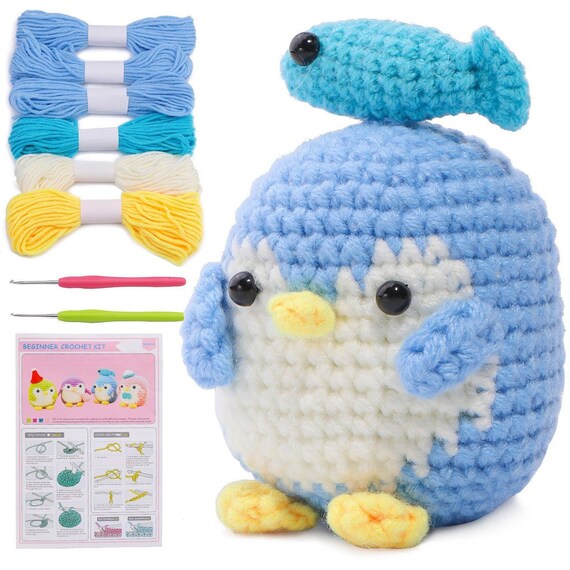 ペンギンのあみぐるみセット。小さなカラフルなペンギンのキット