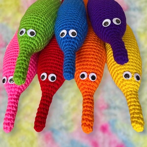 MINI Peluche a forma di verme su una corda all'uncinetto