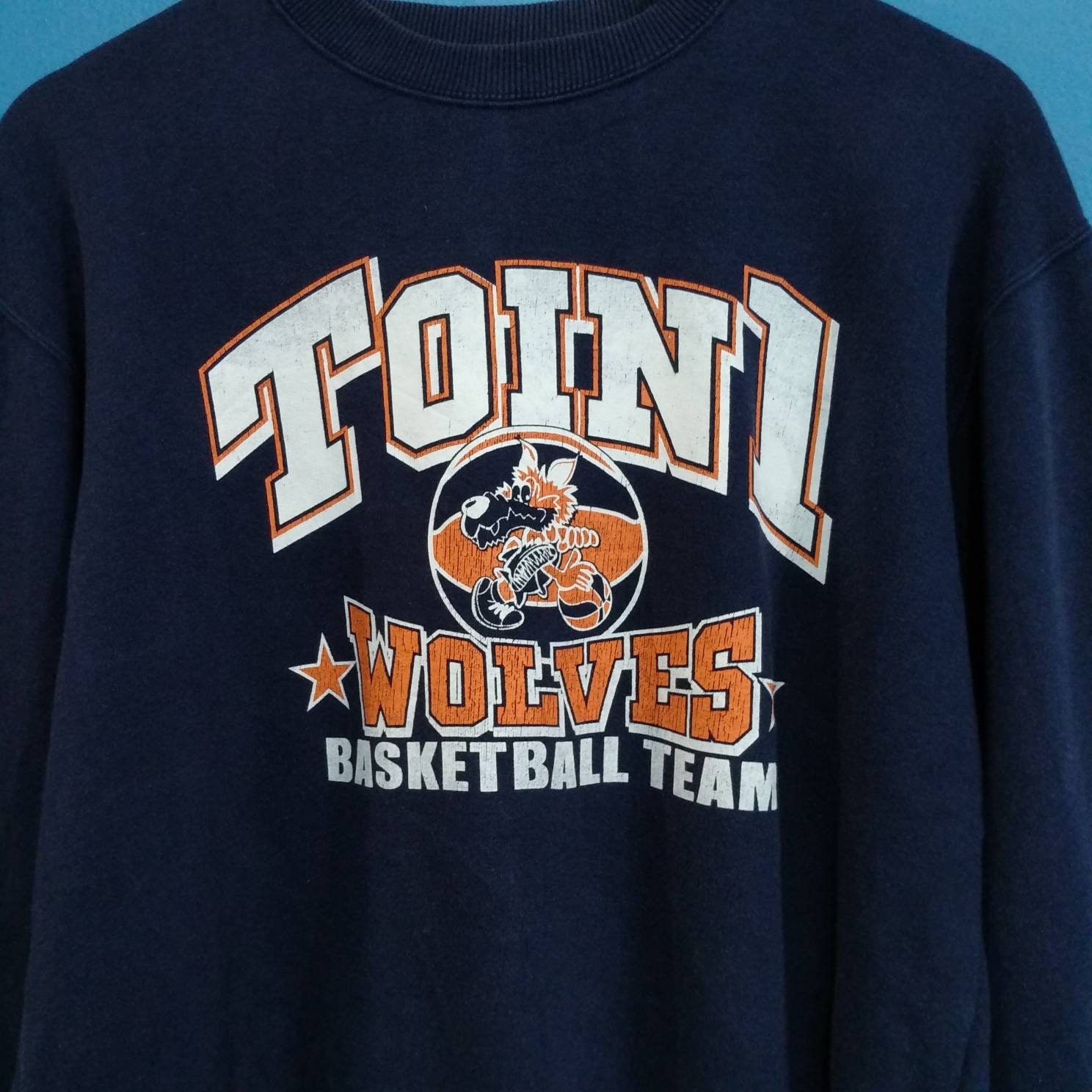 Vintage Volves Basketball Team Sweatshirt, Spell Out Big Logo, Toint 1