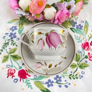 Vintage Tea Set, tableware Porcelain Set cups and teapot, Farmhouse style Set Tableware, white Teapot and cups, light pink set, Retro style
