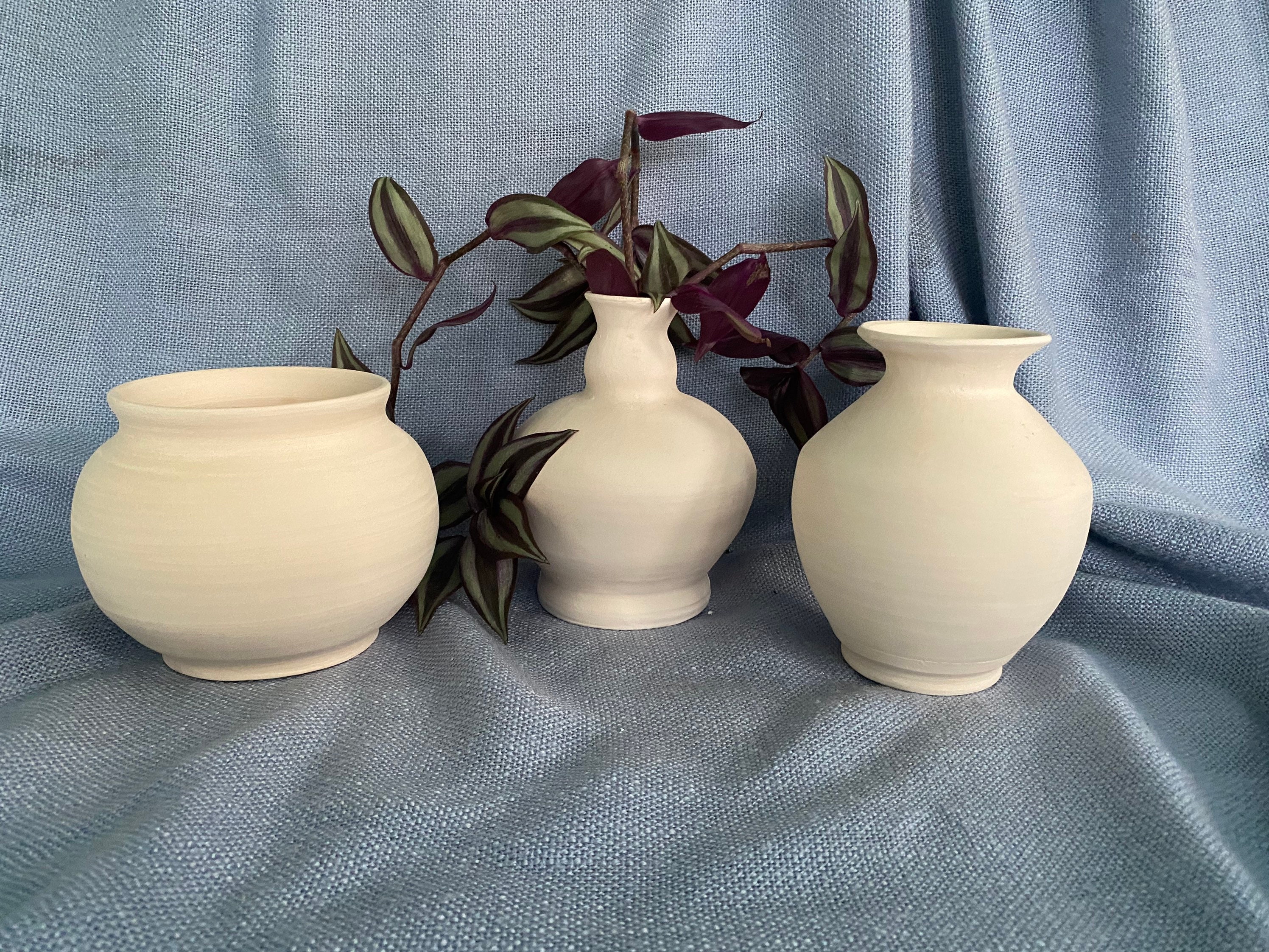 vases en argile blanche, mijoteuses blanches, grès primitif, poterie classique antique, crock primitive, ensemble de vases respectueux