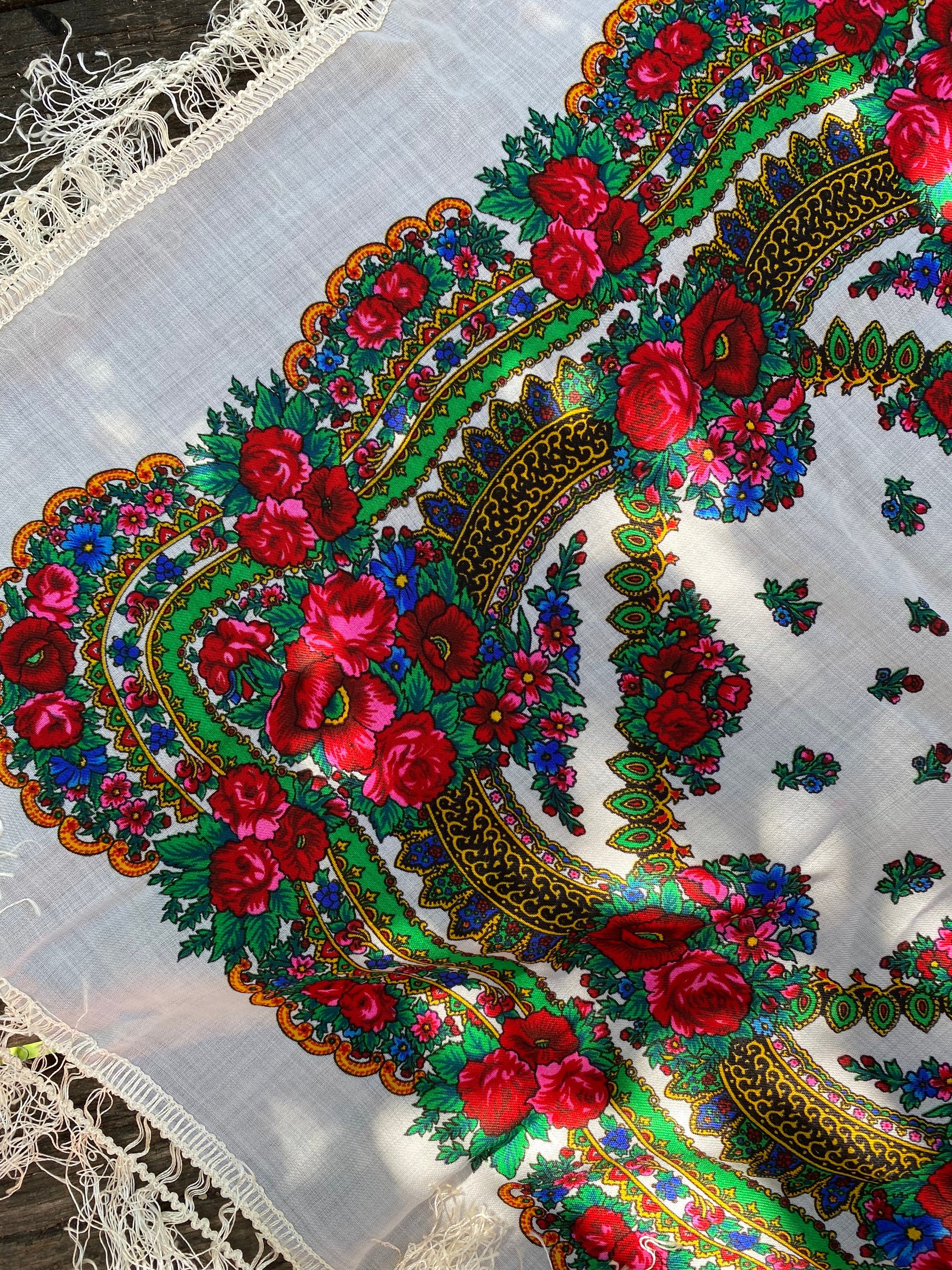Foulard Châle Traditionnel Ukrainien En Laine Rouge Avec Roses - Vintage Soviétique (petite Tache)